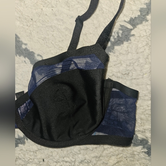 Victoria's Secret Very Sexy Unlined Mesh Demi Bra 36C - Picture 3 of 5